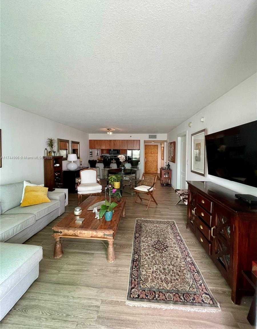 Small Image of 1200 BRICKELL BAY DR #2907, Miami Number 6