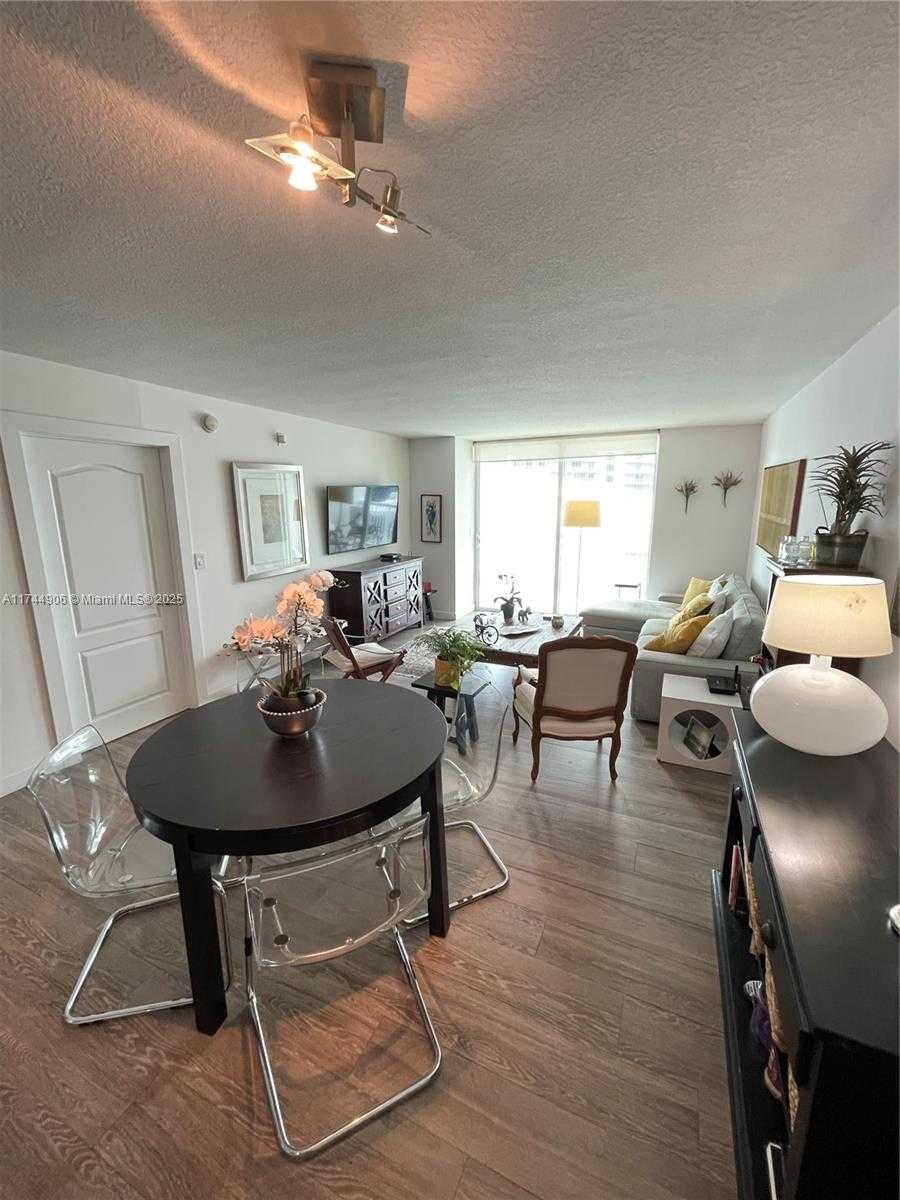 Small Image of 1200 BRICKELL BAY DR #2907, Miami Number 7