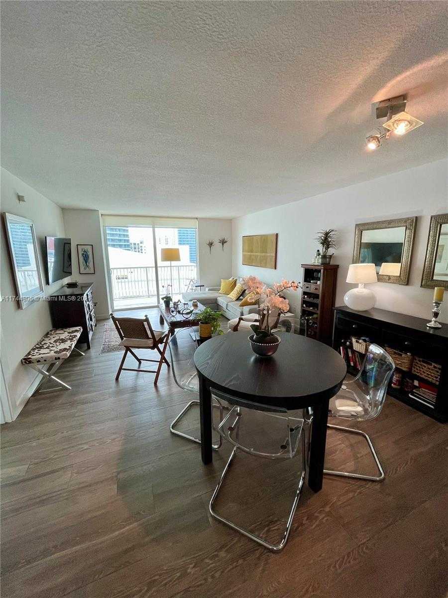 Small Image of 1200 BRICKELL BAY DR #2907, Miami Number 8