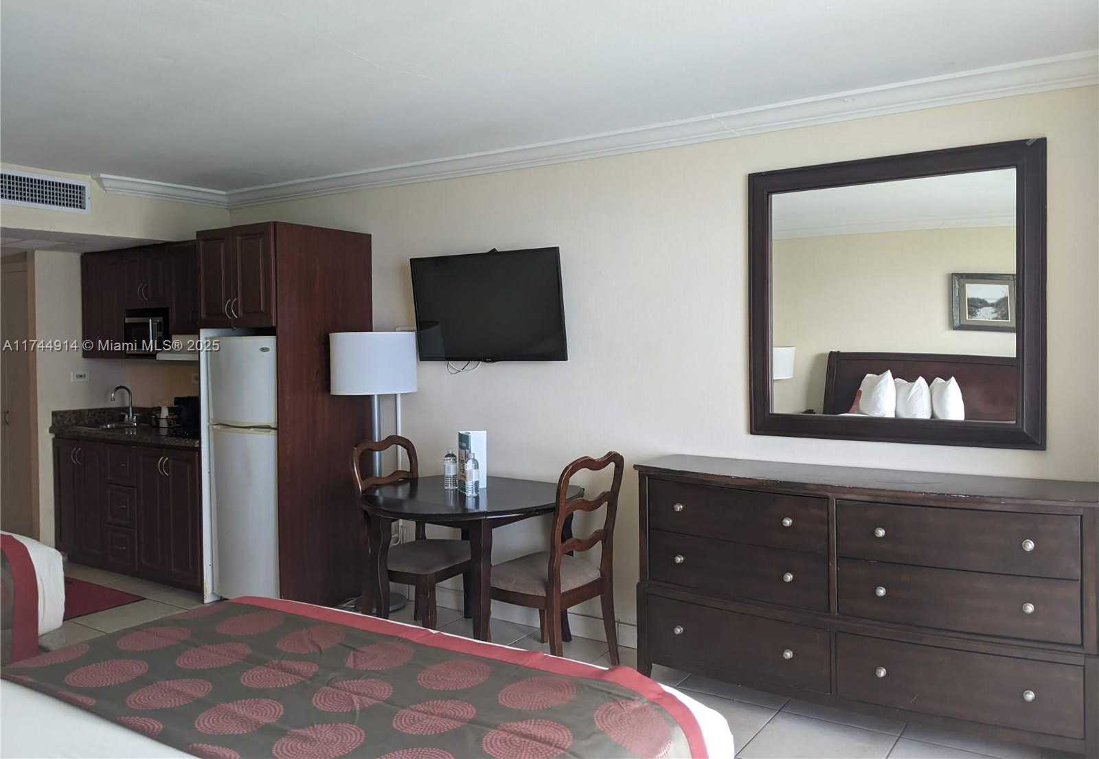 Small Image of 19201 COLLINS AVE #1131, Sunny Isles Beach Number 3