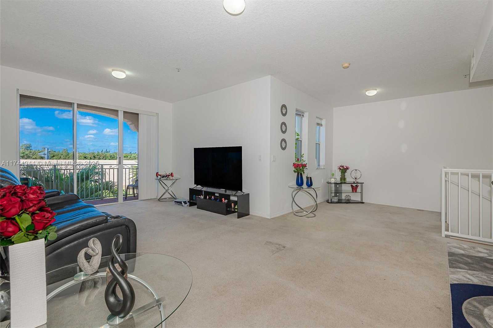 Small Image of 6670 NORTH WEST 114TH AVE #638, Doral Number 4