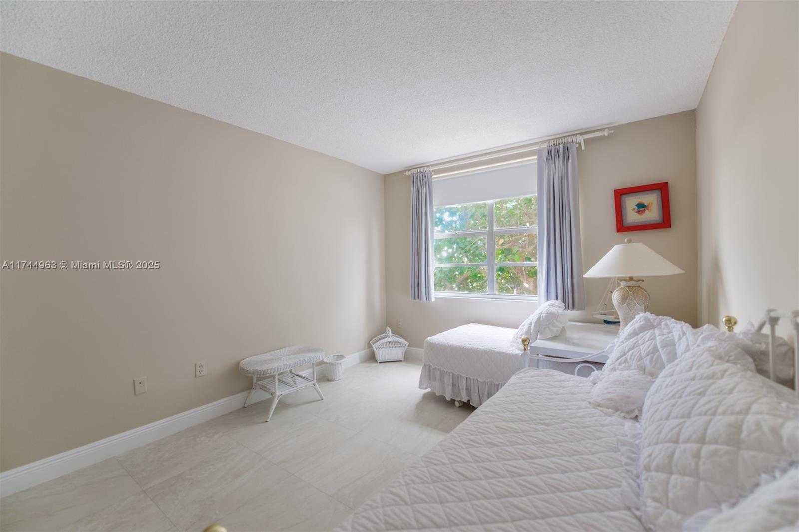 Small Image of 1950 SOUTH OCEAN DR #2E, Hallandale Beach Number 10