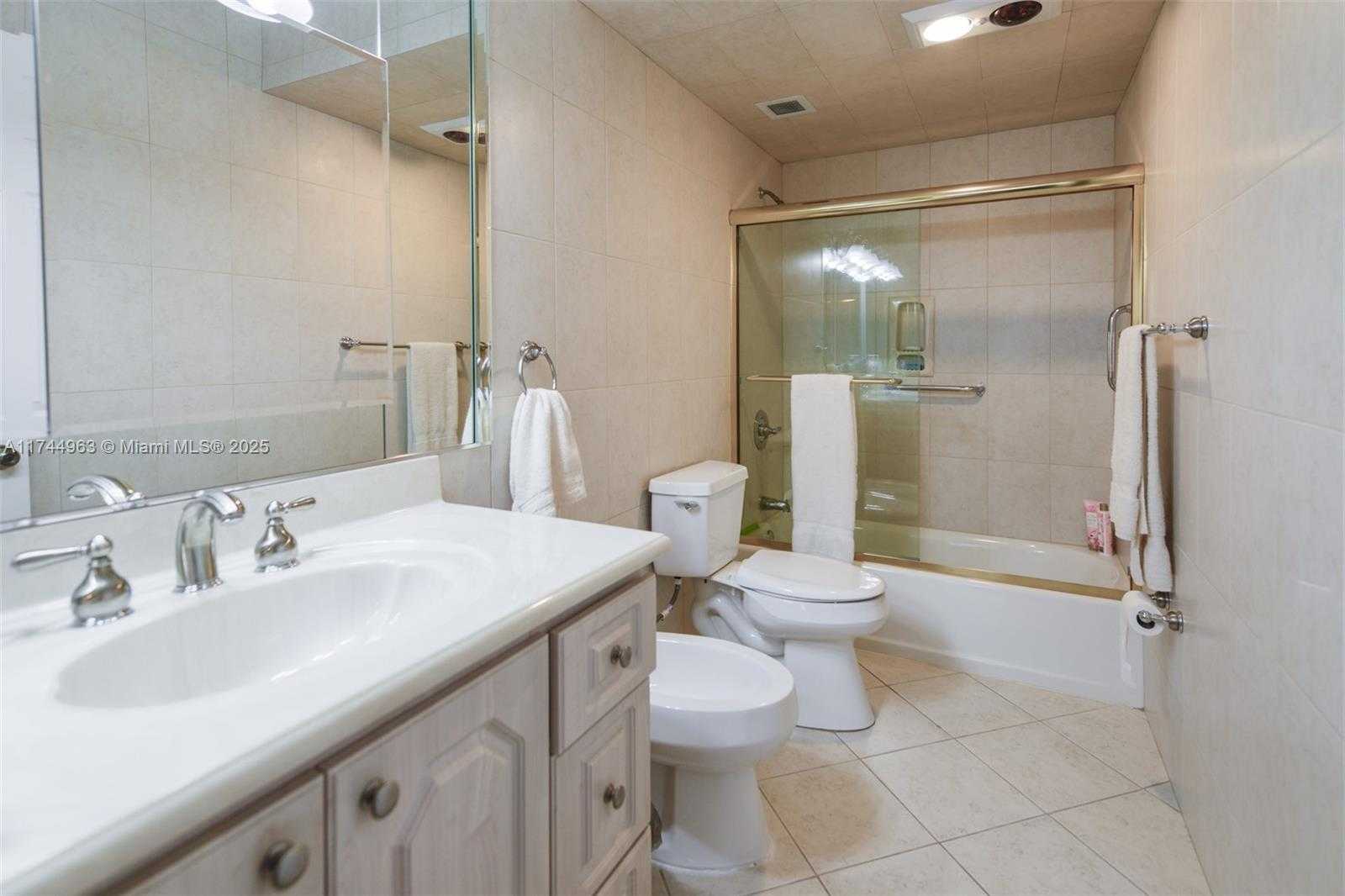 Small Image of 1950 SOUTH OCEAN DR #2E, Hallandale Beach Number 11