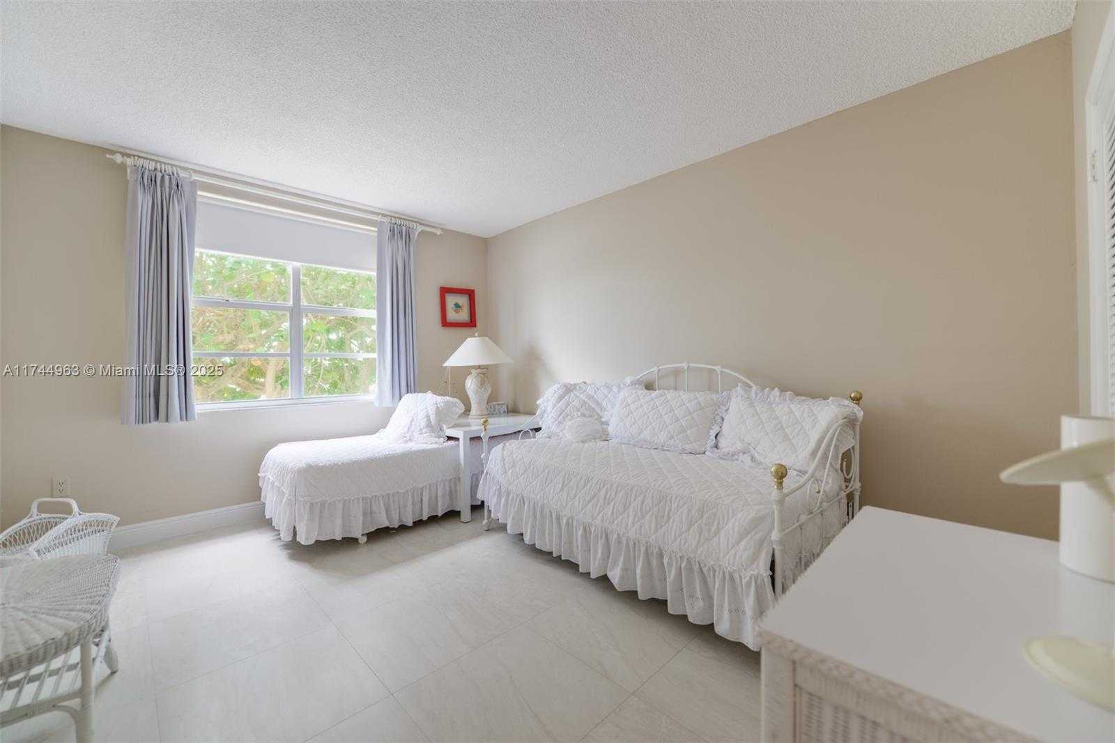 Small Image of 1950 SOUTH OCEAN DR #2E, Hallandale Beach Number 12