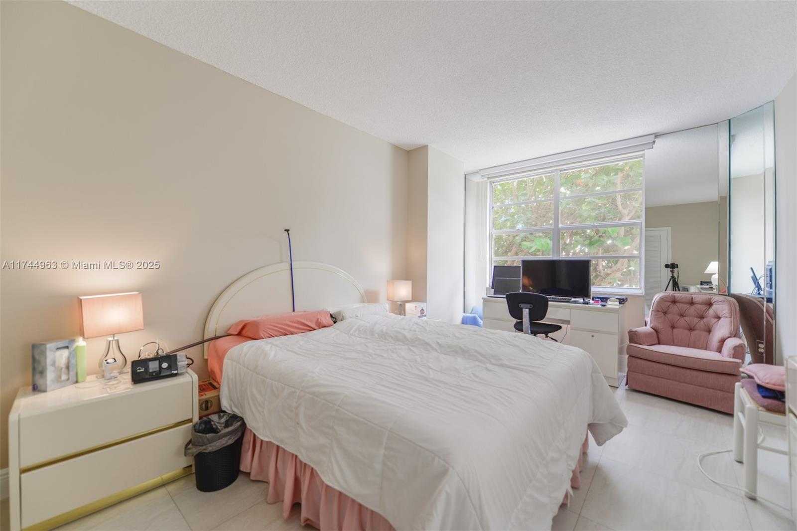 Small Image of 1950 SOUTH OCEAN DR #2E, Hallandale Beach Number 13