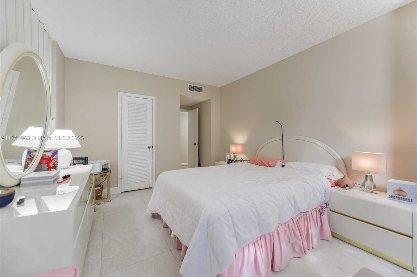 Small Image of 1950 SOUTH OCEAN DR #2E, Hallandale Beach Number 14
