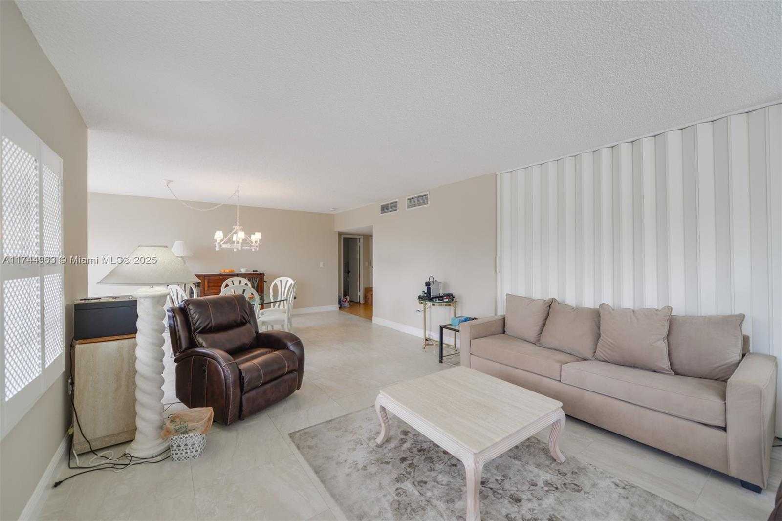 Small Image of 1950 SOUTH OCEAN DR #2E, Hallandale Beach Number 4