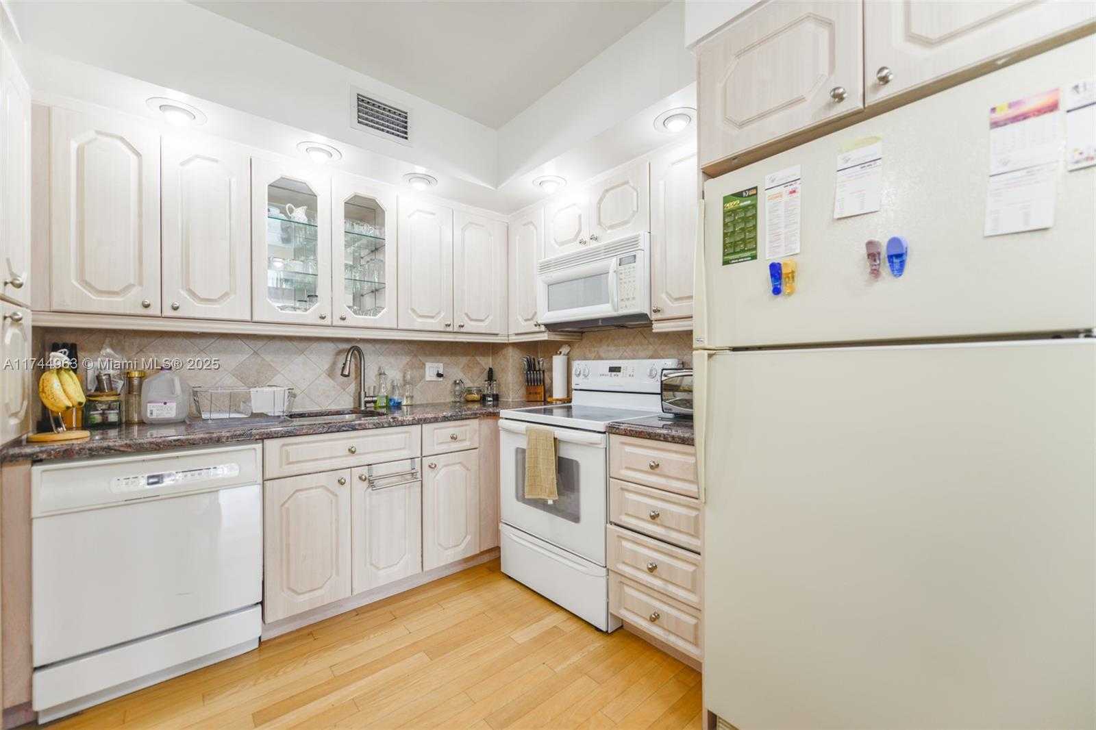 Small Image of 1950 SOUTH OCEAN DR #2E, Hallandale Beach Number 6