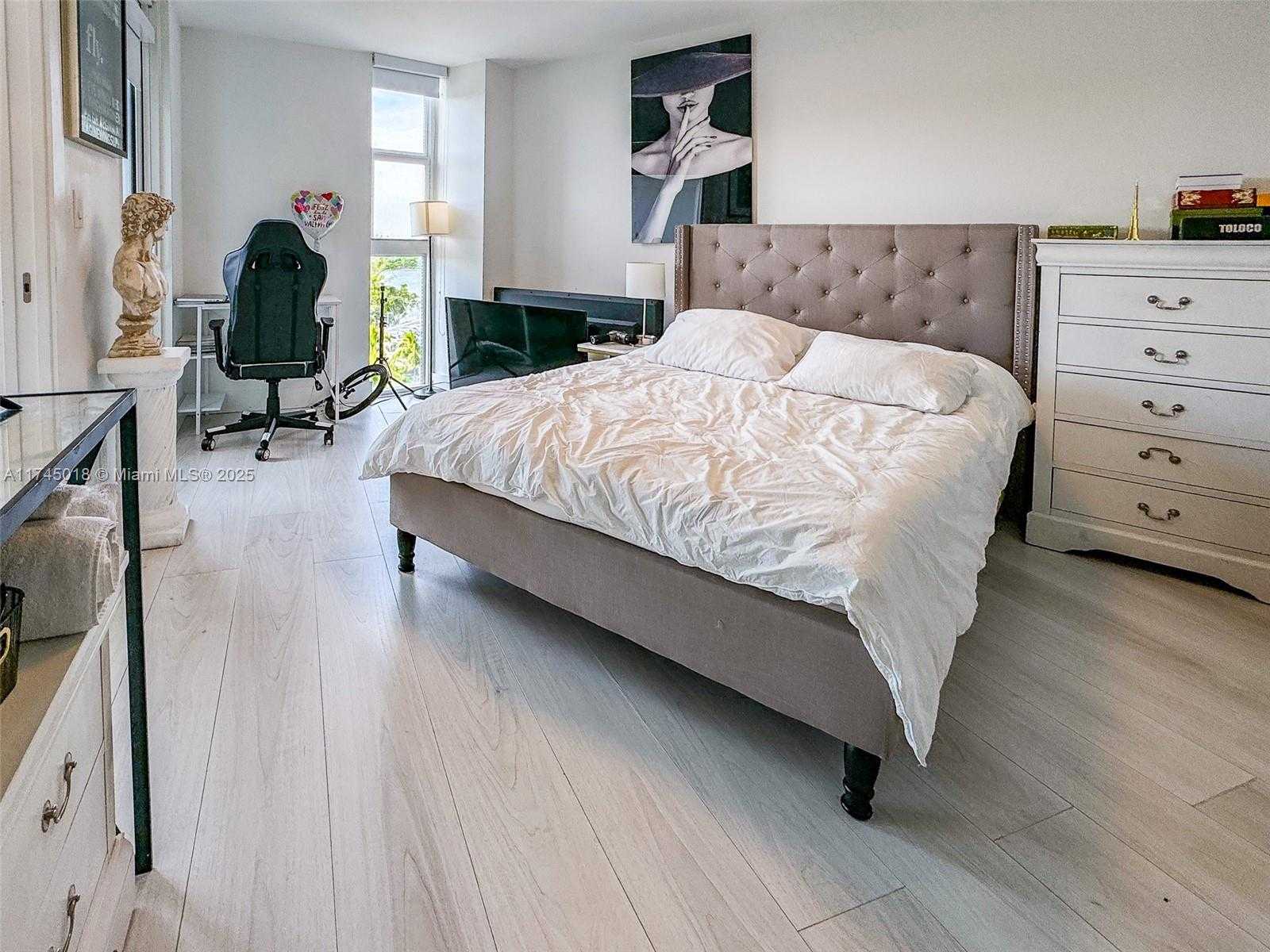 Small Image of 100 BAYVIEW DR #721, Sunny Isles Beach Number 10
