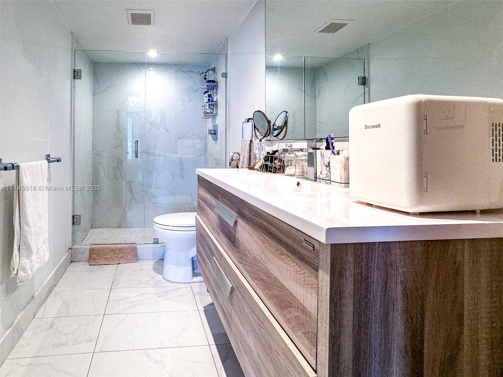 Small Image of 100 BAYVIEW DR #721, Sunny Isles Beach Number 11