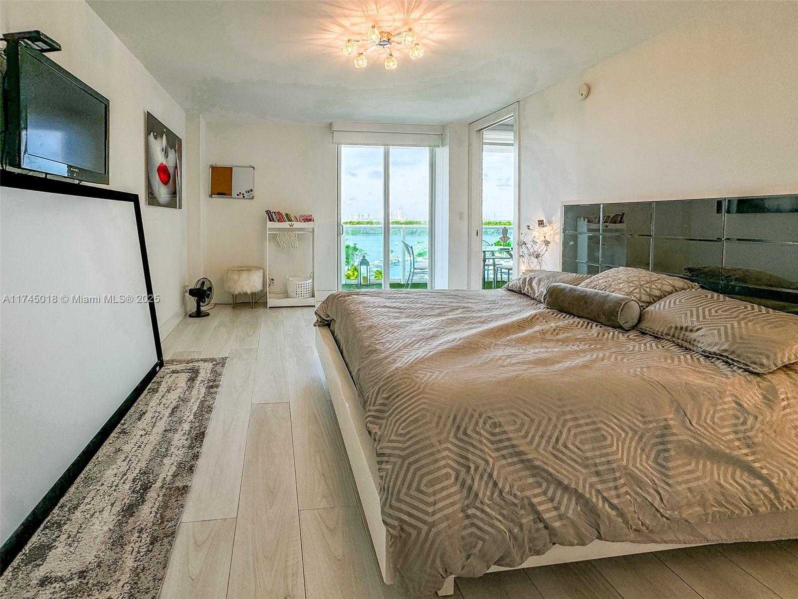 Small Image of 100 BAYVIEW DR #721, Sunny Isles Beach Number 12