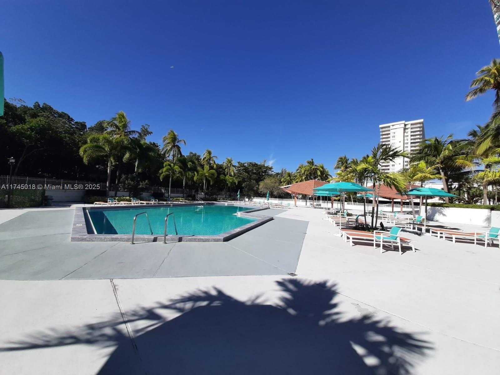 Small Image of 100 BAYVIEW DR #721, Sunny Isles Beach Number 17