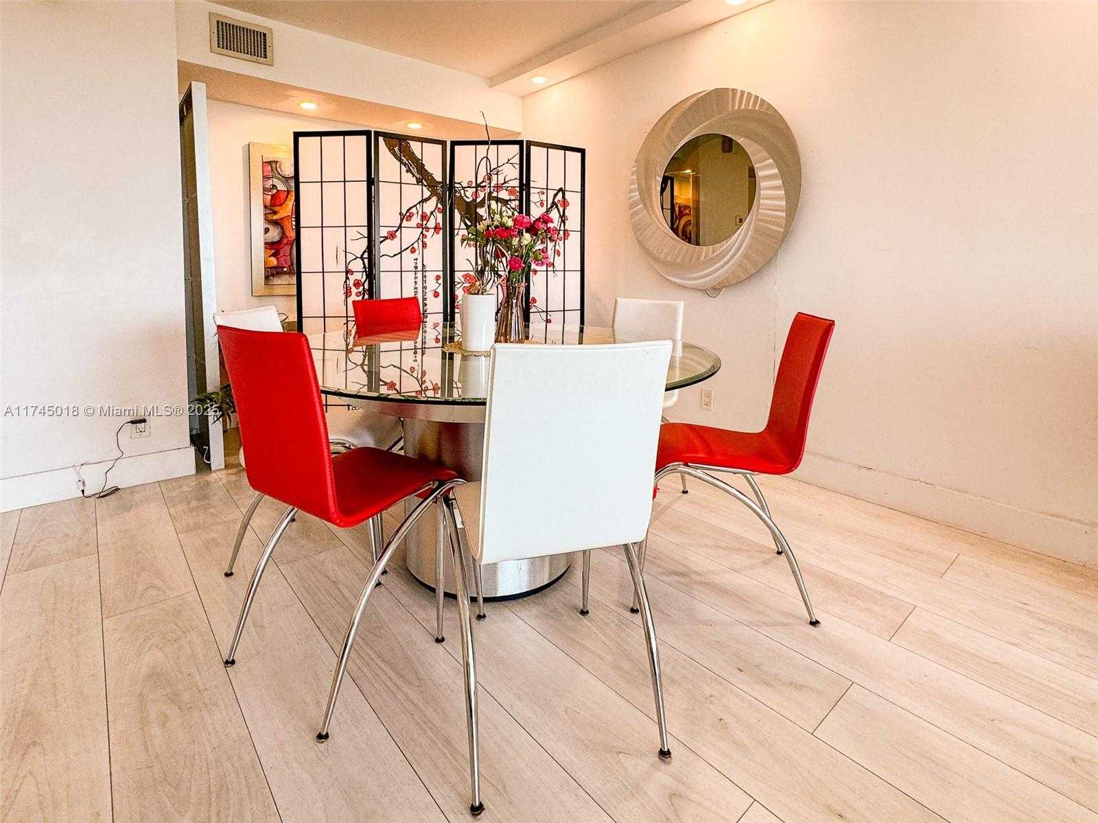 Small Image of 100 BAYVIEW DR #721, Sunny Isles Beach Number 2