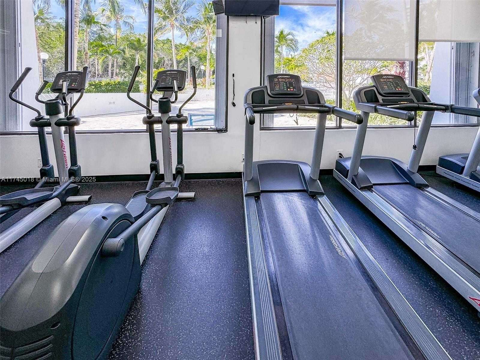 Small Image of 100 BAYVIEW DR #721, Sunny Isles Beach Number 22