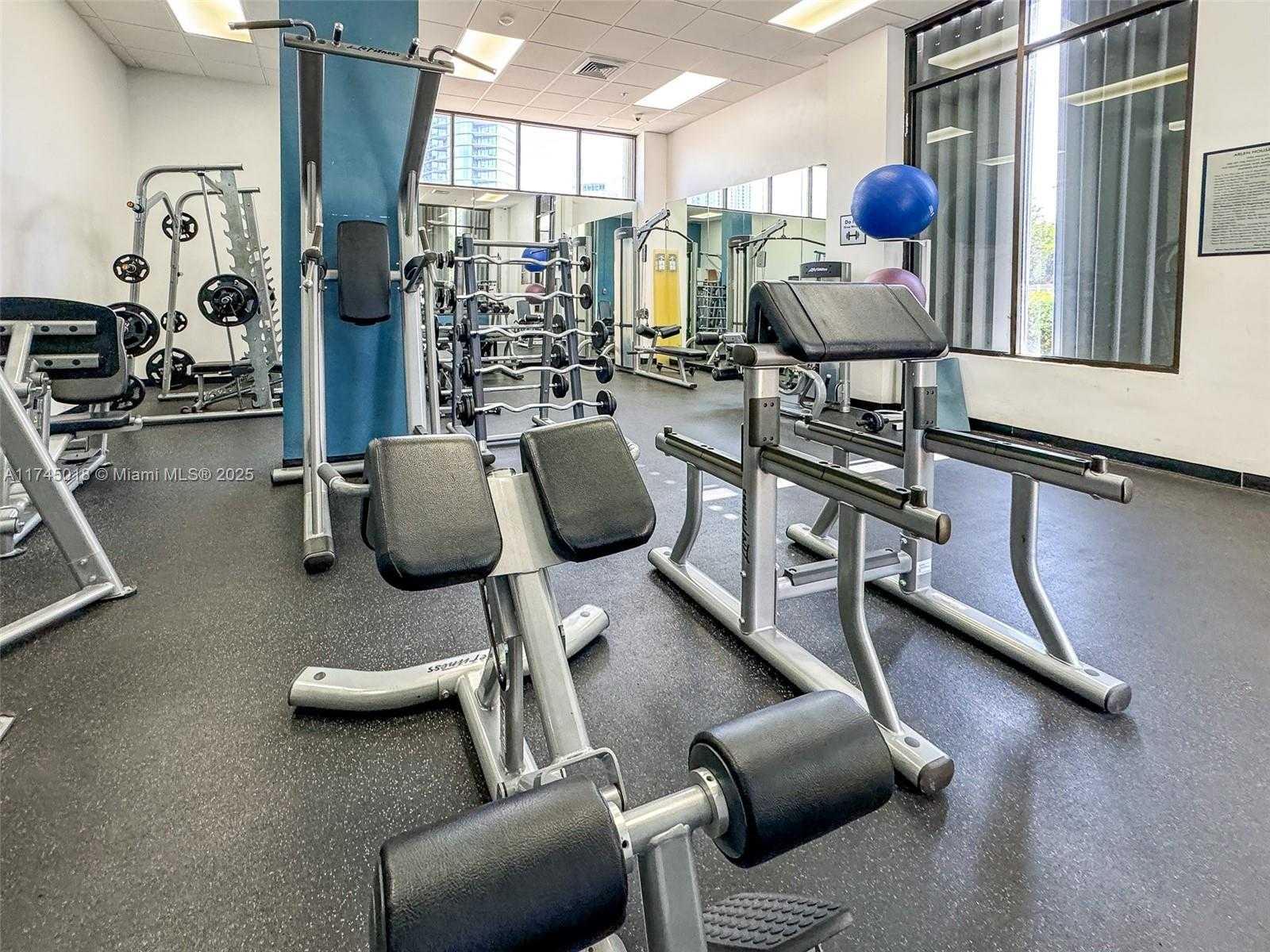 Small Image of 100 BAYVIEW DR #721, Sunny Isles Beach Number 23
