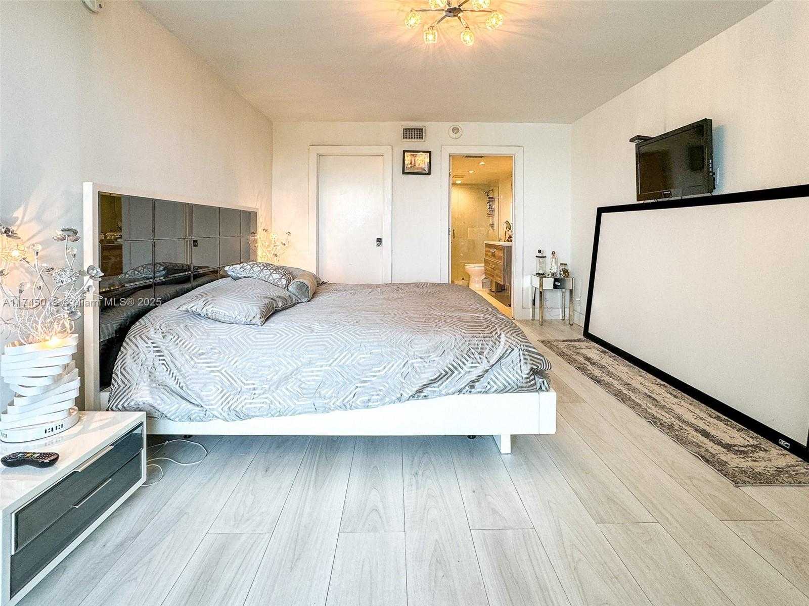 Small Image of 100 BAYVIEW DR #721, Sunny Isles Beach Number 8