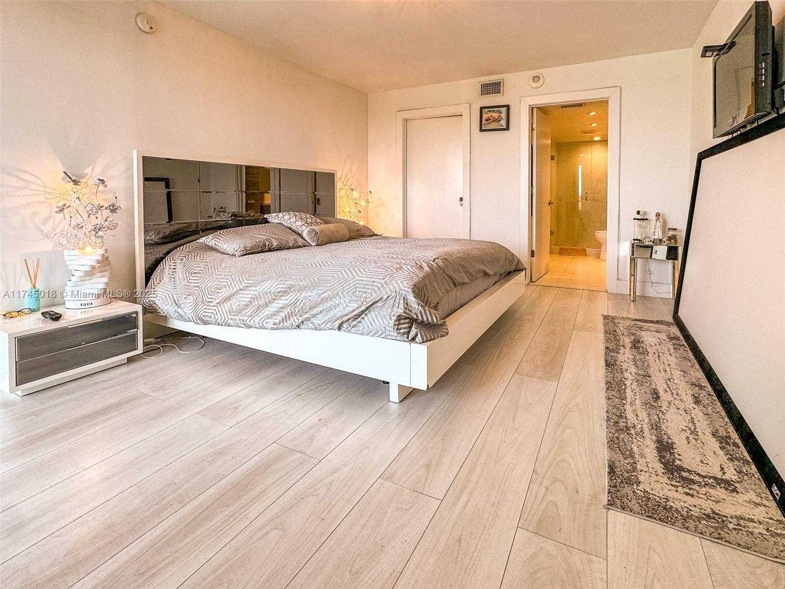 Small Image of 100 BAYVIEW DR #721, Sunny Isles Beach Number 9