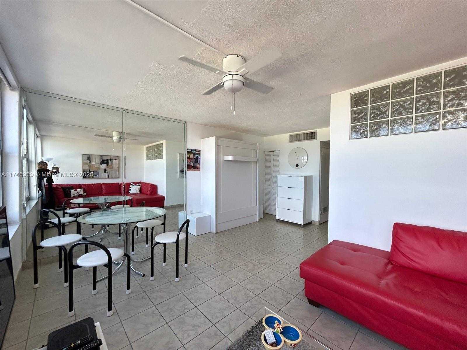 Small Image of 2899 COLLINS AVE #533, Miami Beach Number 10