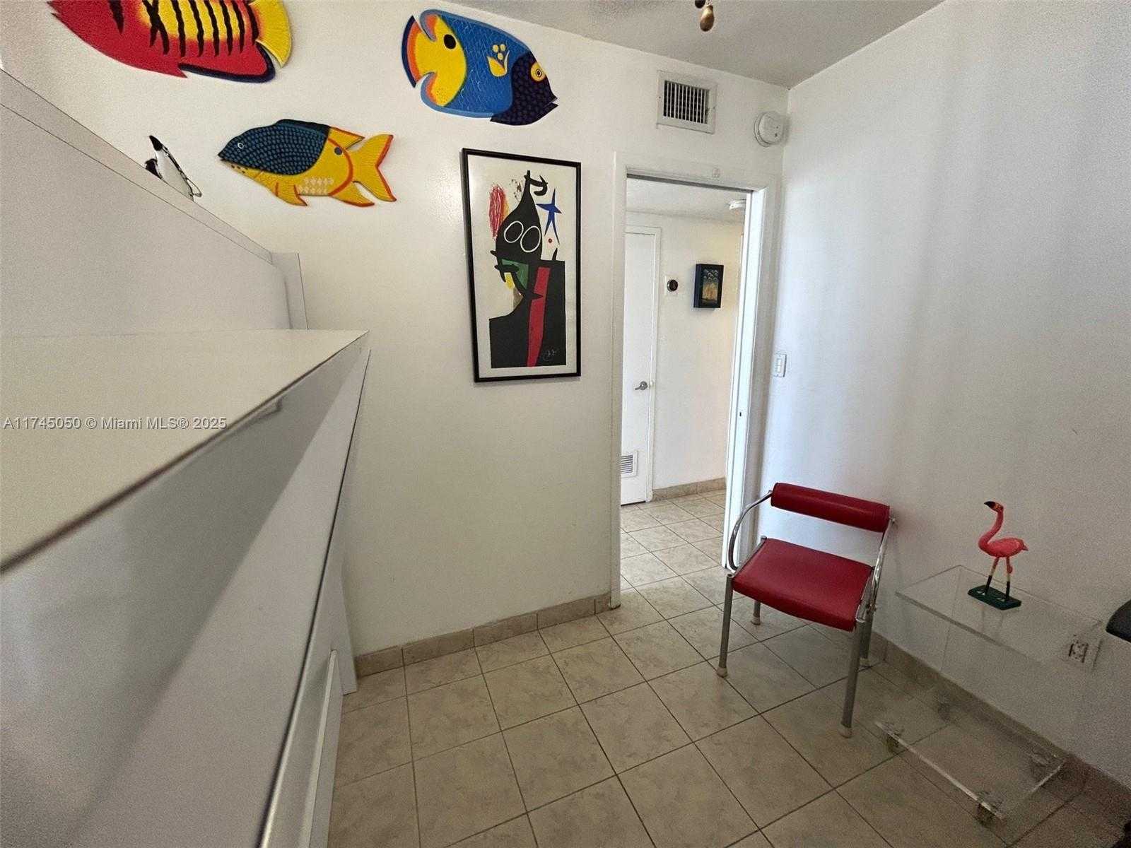Small Image of 2899 COLLINS AVE #533, Miami Beach Number 12