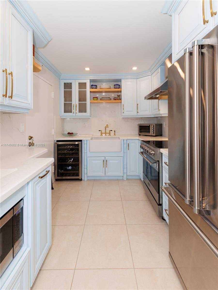 Small Image of 625 BILTMORE WAY #203, Coral Gables Number 5