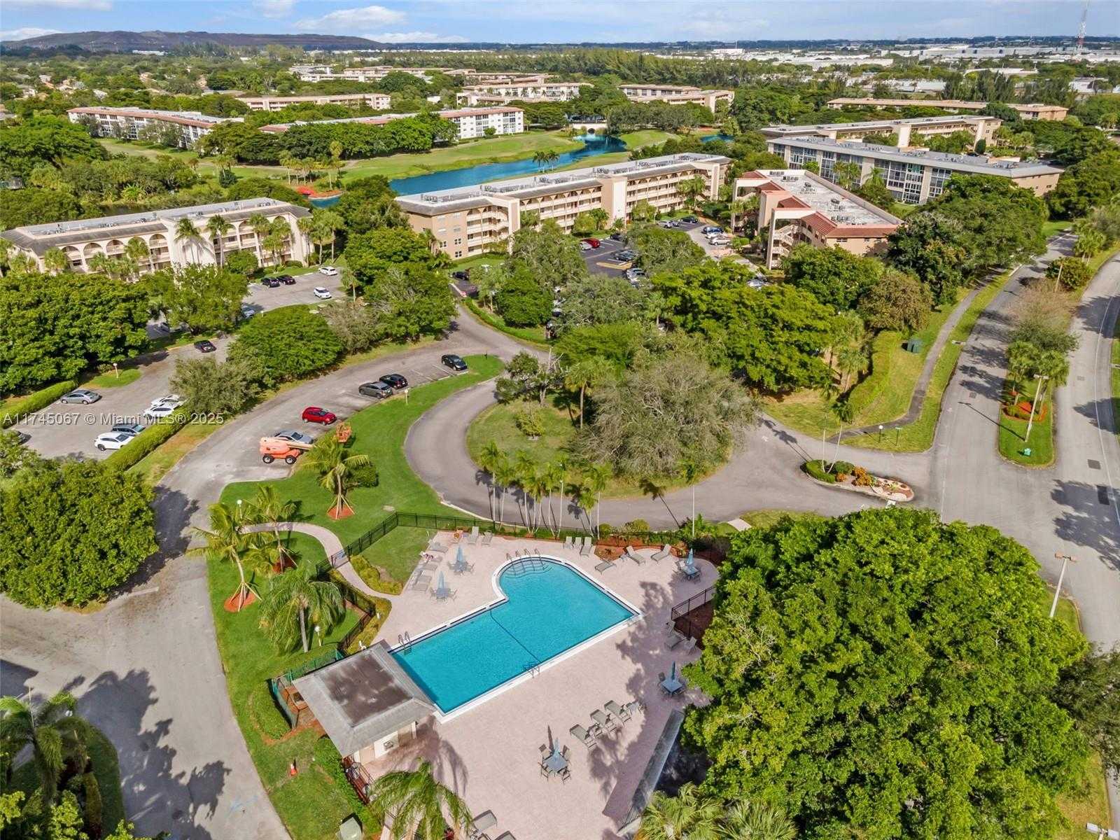 Small Image of 4401 MARTINIQUE CT #C4, Coconut Creek Number 2