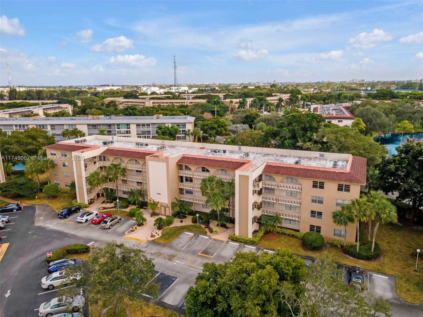 Small Image of 4401 MARTINIQUE CT #C4, Coconut Creek Number 26