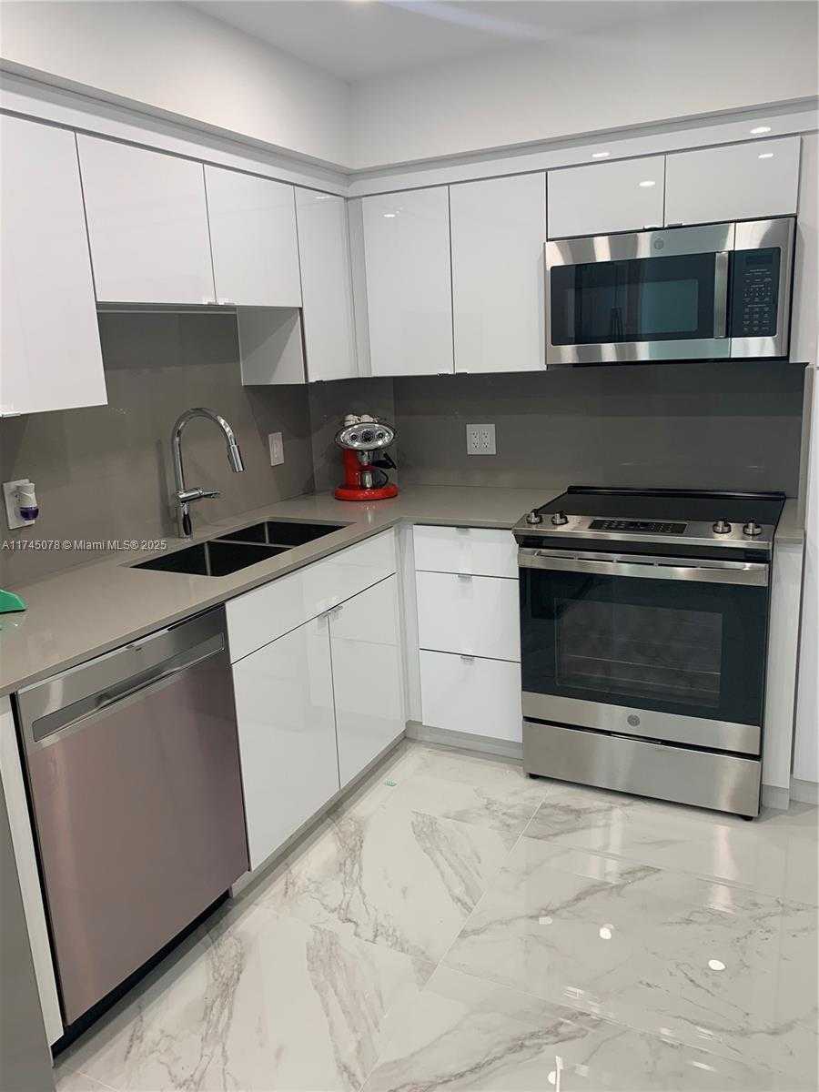 Small Image of 5005 COLLINS AVE #1423, Miami Beach Number 7