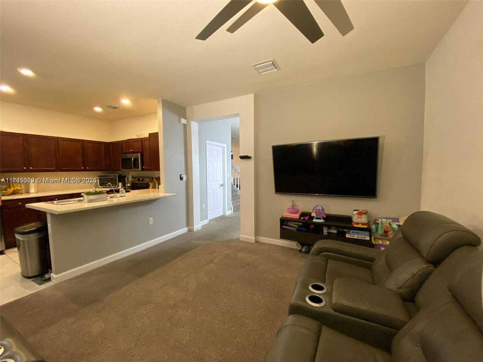 Small Image of 10413 WEST 33RD CT #., Hialeah Number 12