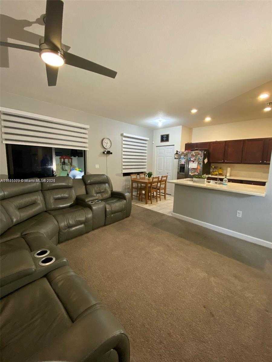 Small Image of 10413 WEST 33RD CT #., Hialeah Number 13