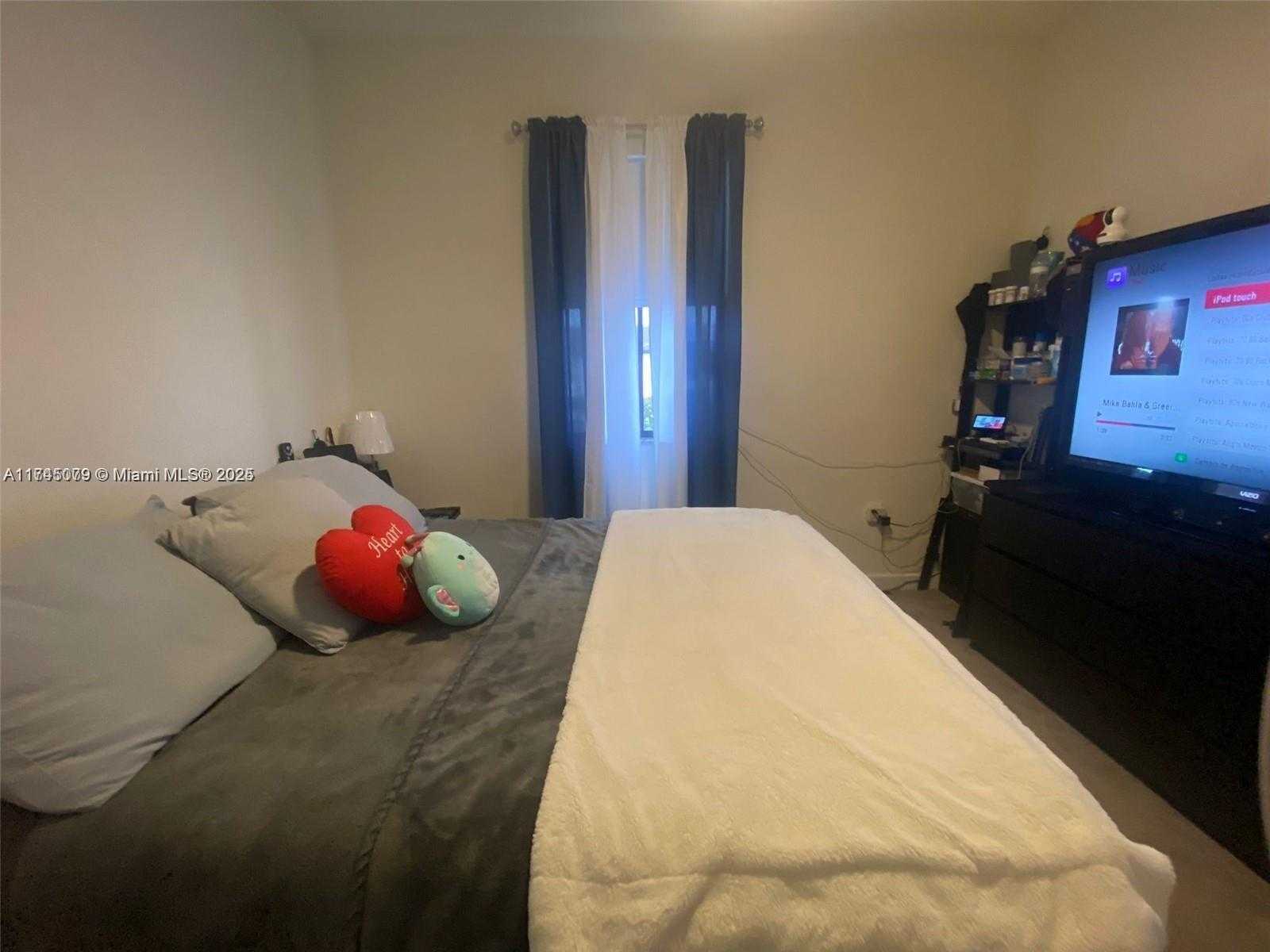 Small Image of 10413 WEST 33RD CT #., Hialeah Number 29