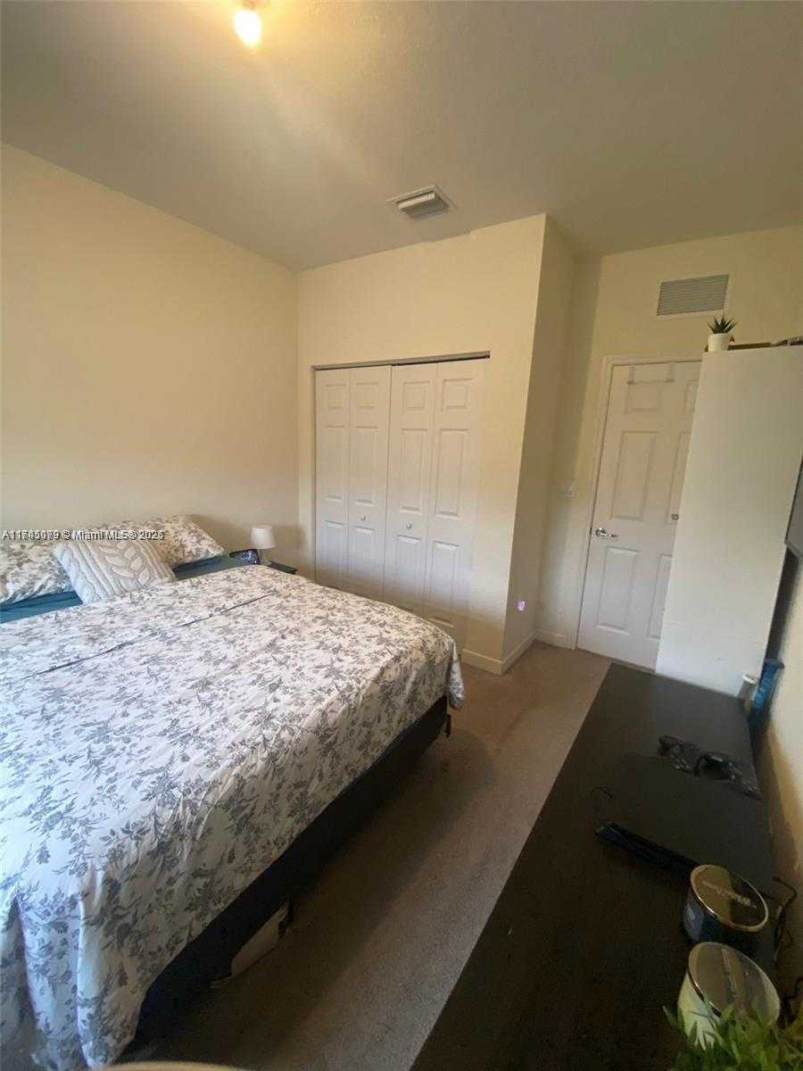 Small Image of 10413 WEST 33RD CT #., Hialeah Number 37
