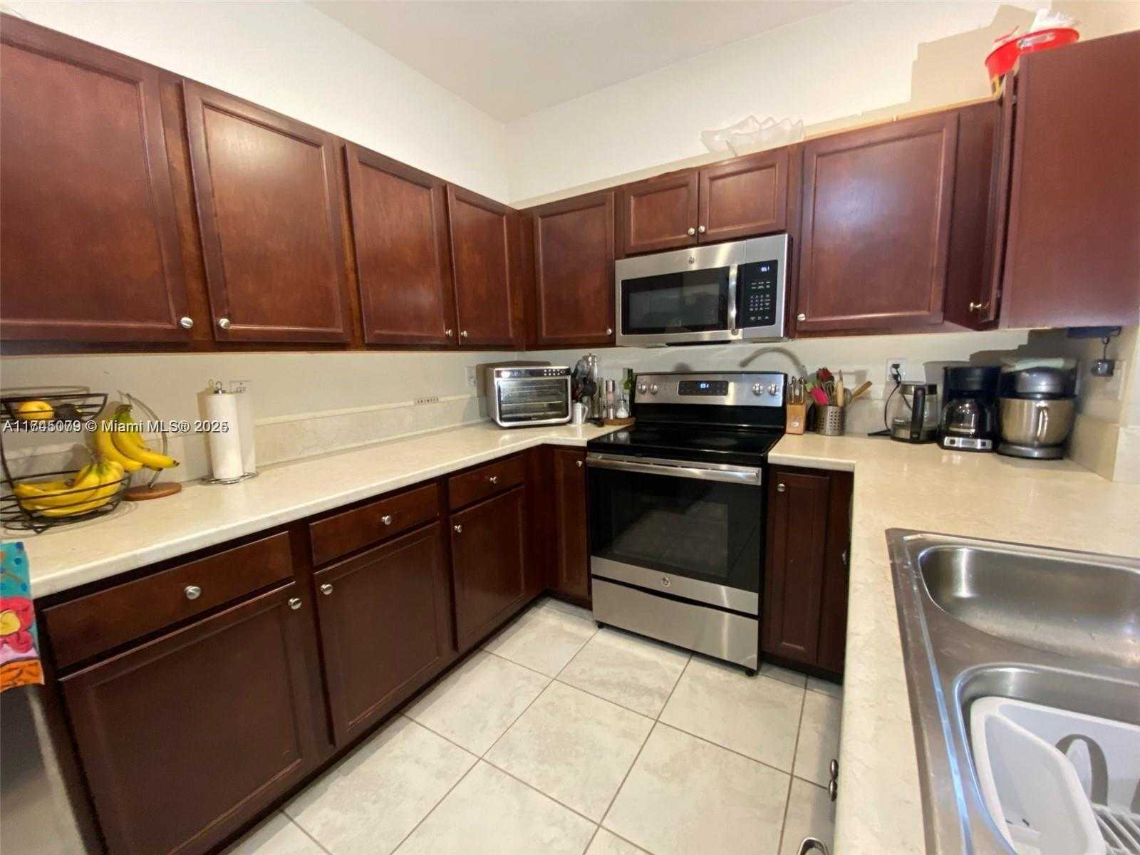Small Image of 10413 WEST 33RD CT #., Hialeah Number 4
