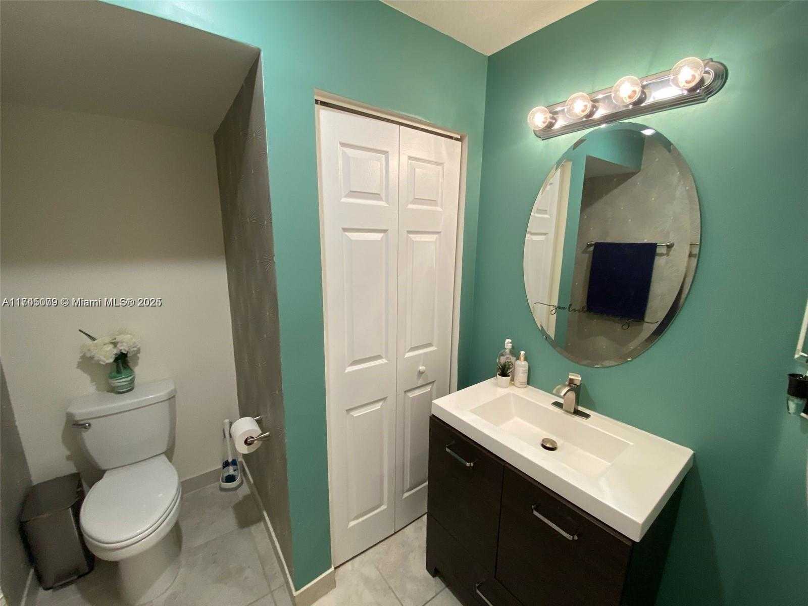 Small Image of 10413 WEST 33RD CT #., Hialeah Number 41
