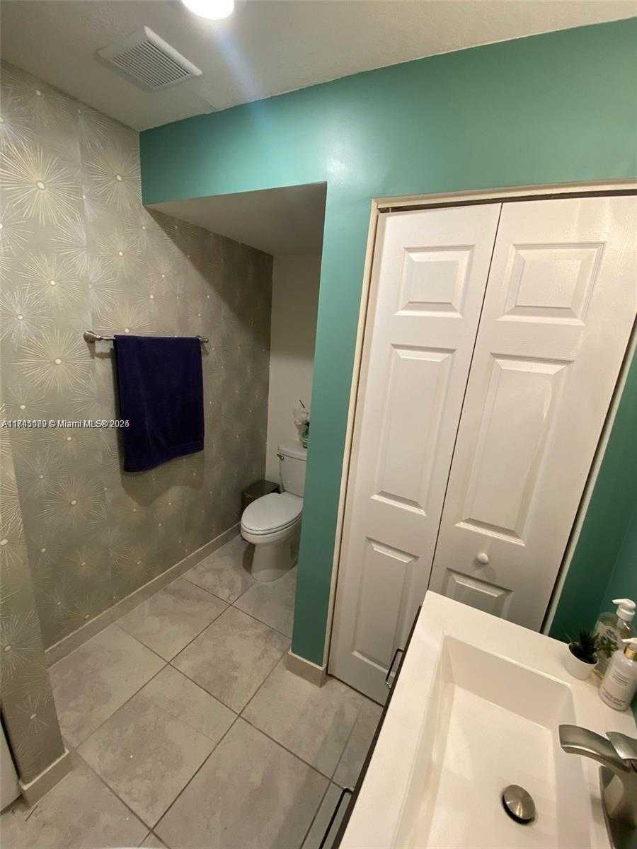 Small Image of 10413 WEST 33RD CT #., Hialeah Number 42