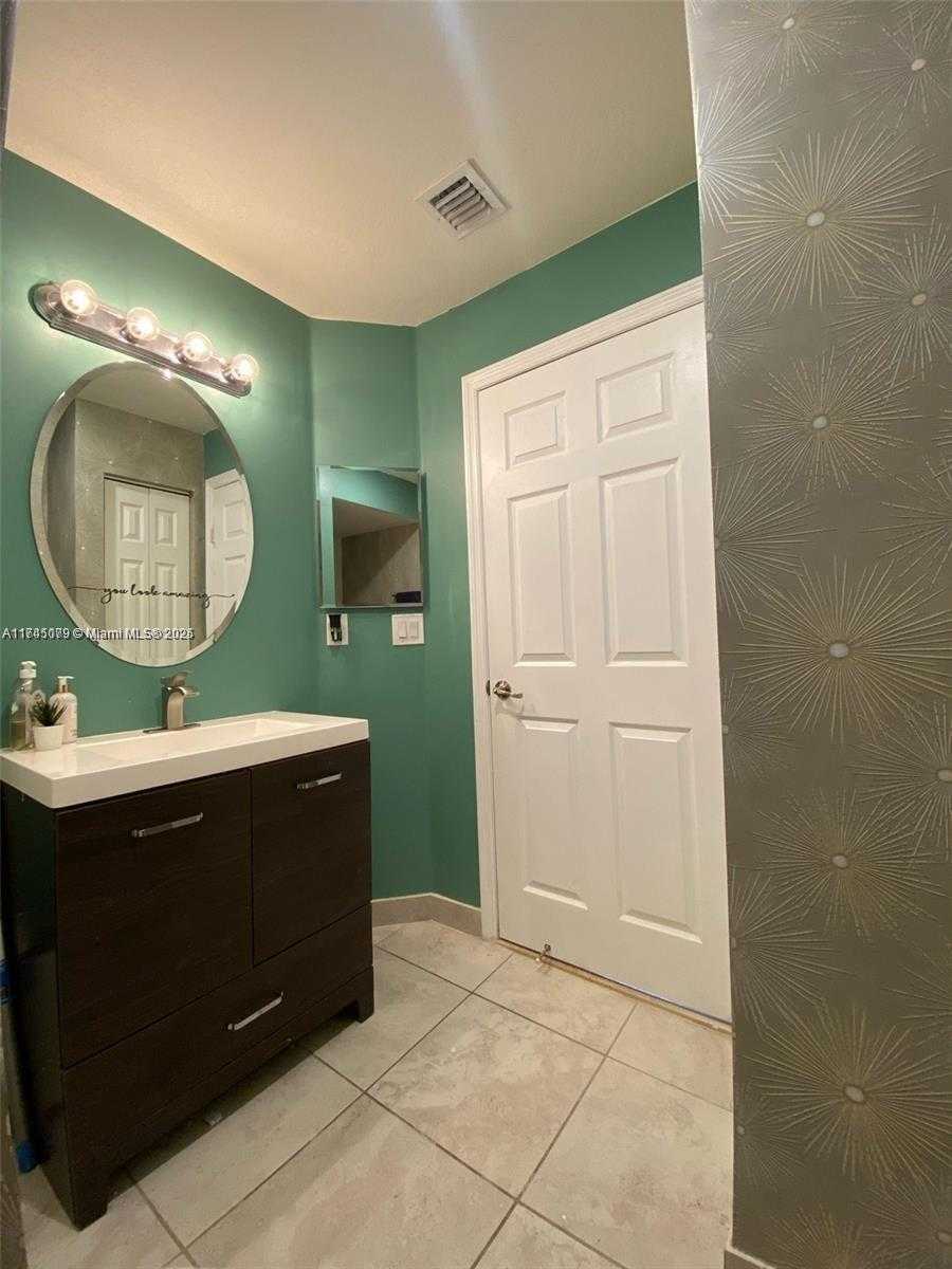 Small Image of 10413 WEST 33RD CT #., Hialeah Number 43
