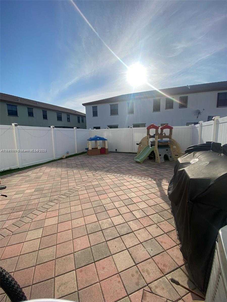 Small Image of 10413 WEST 33RD CT #., Hialeah Number 46