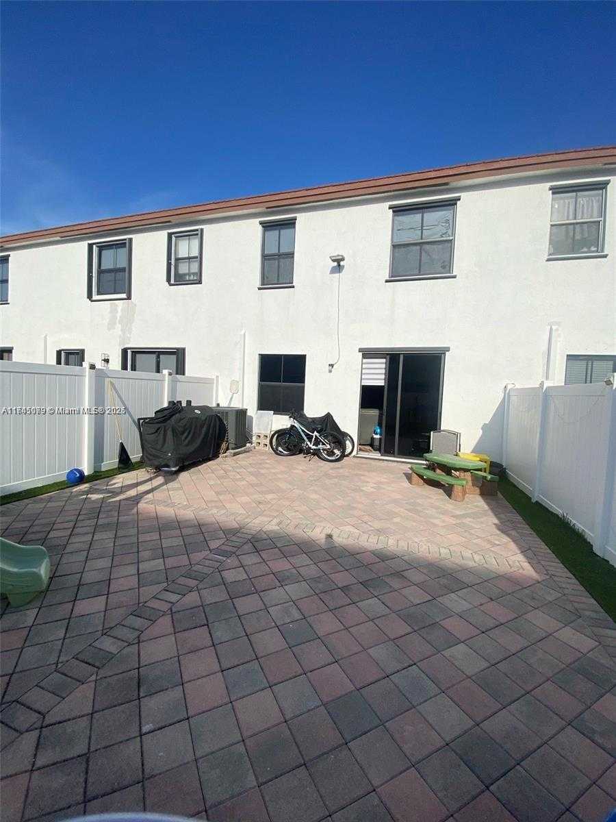 Small Image of 10413 WEST 33RD CT #., Hialeah Number 47