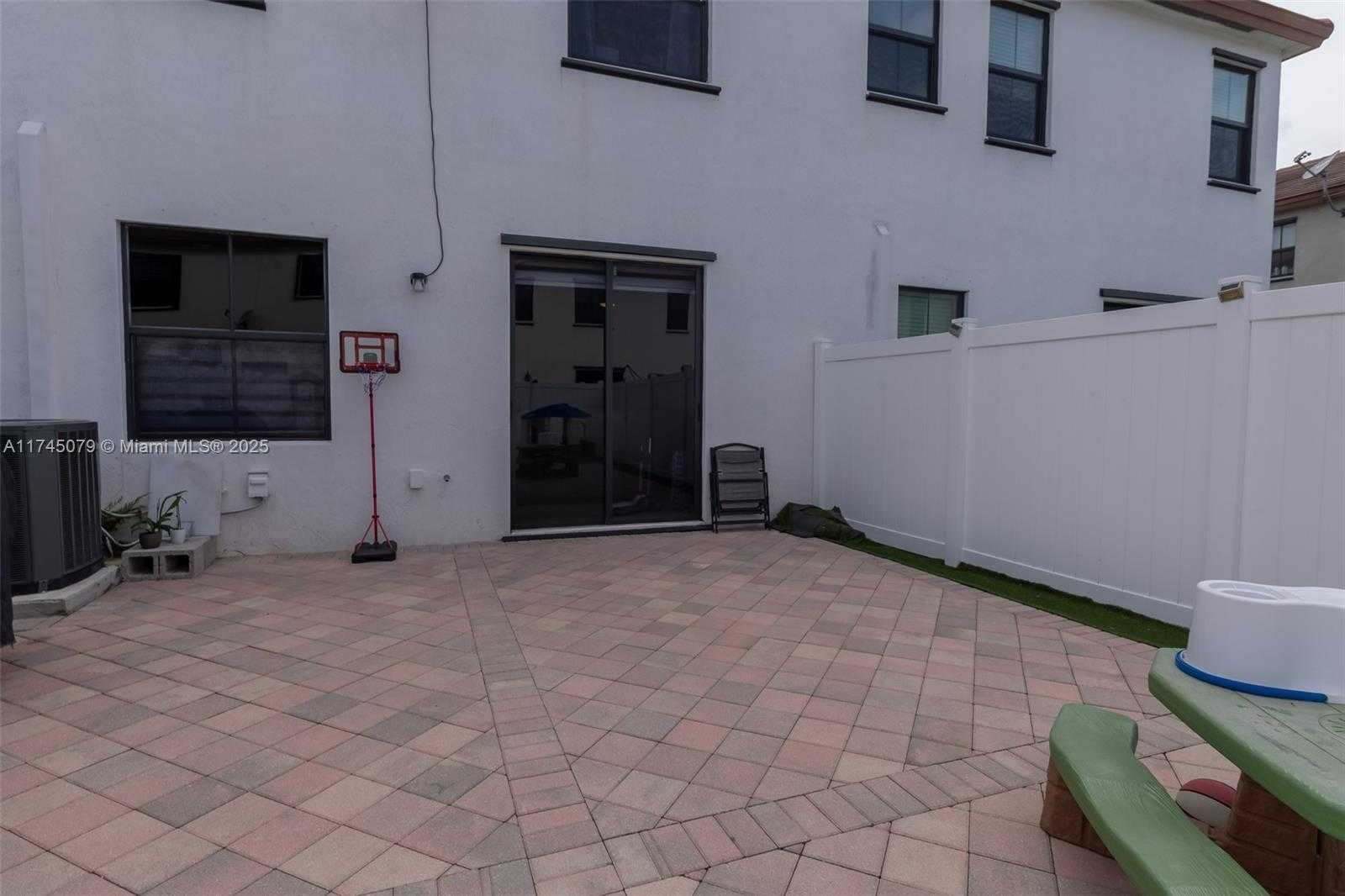 Small Image of 10413 WEST 33RD CT #., Hialeah Number 60