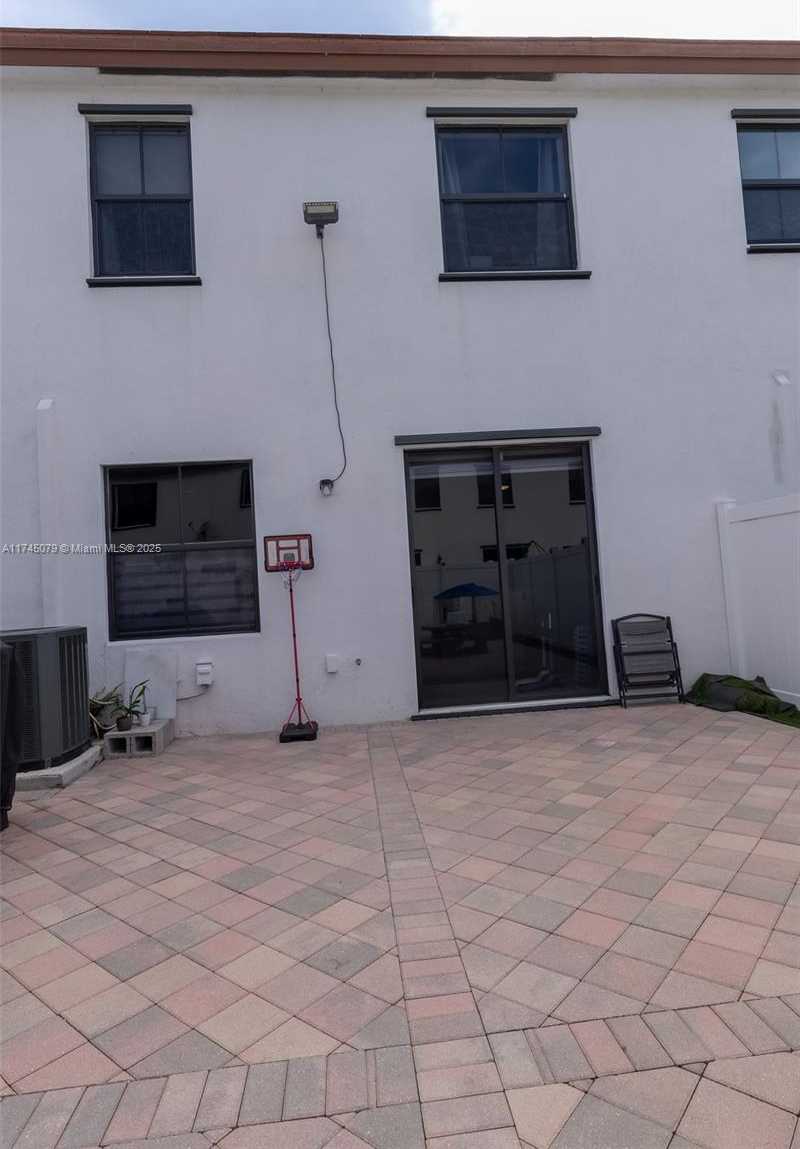 Small Image of 10413 WEST 33RD CT #., Hialeah Number 61