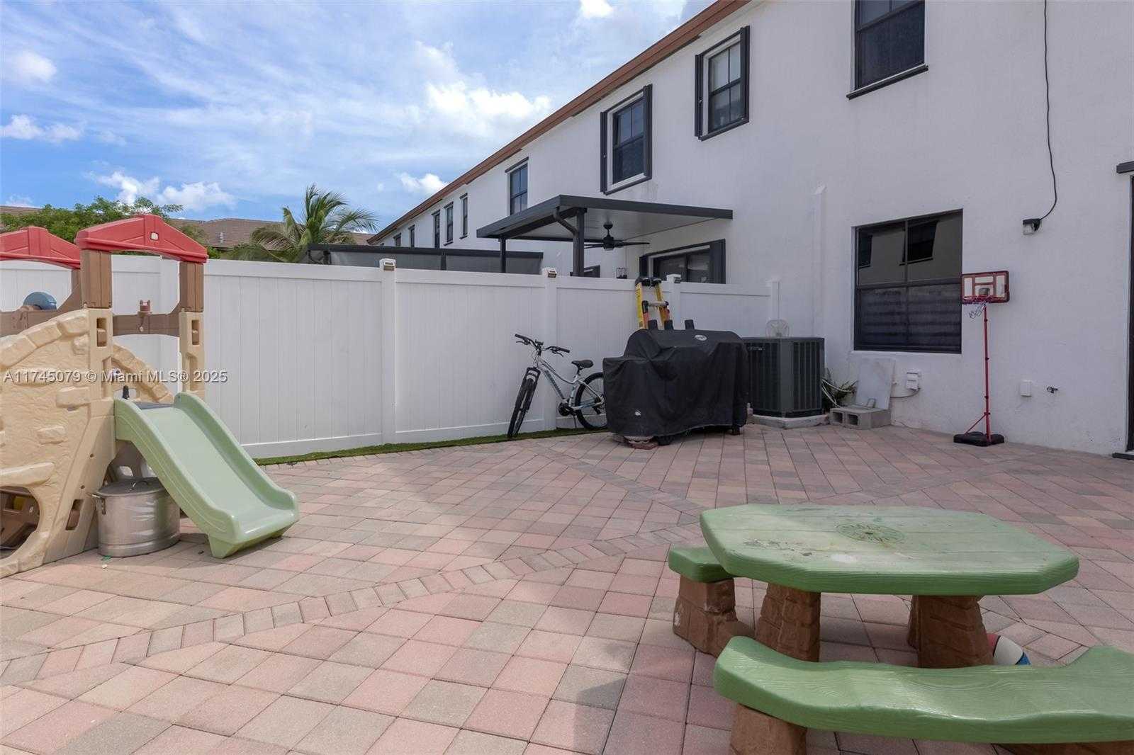 Small Image of 10413 WEST 33RD CT #., Hialeah Number 62