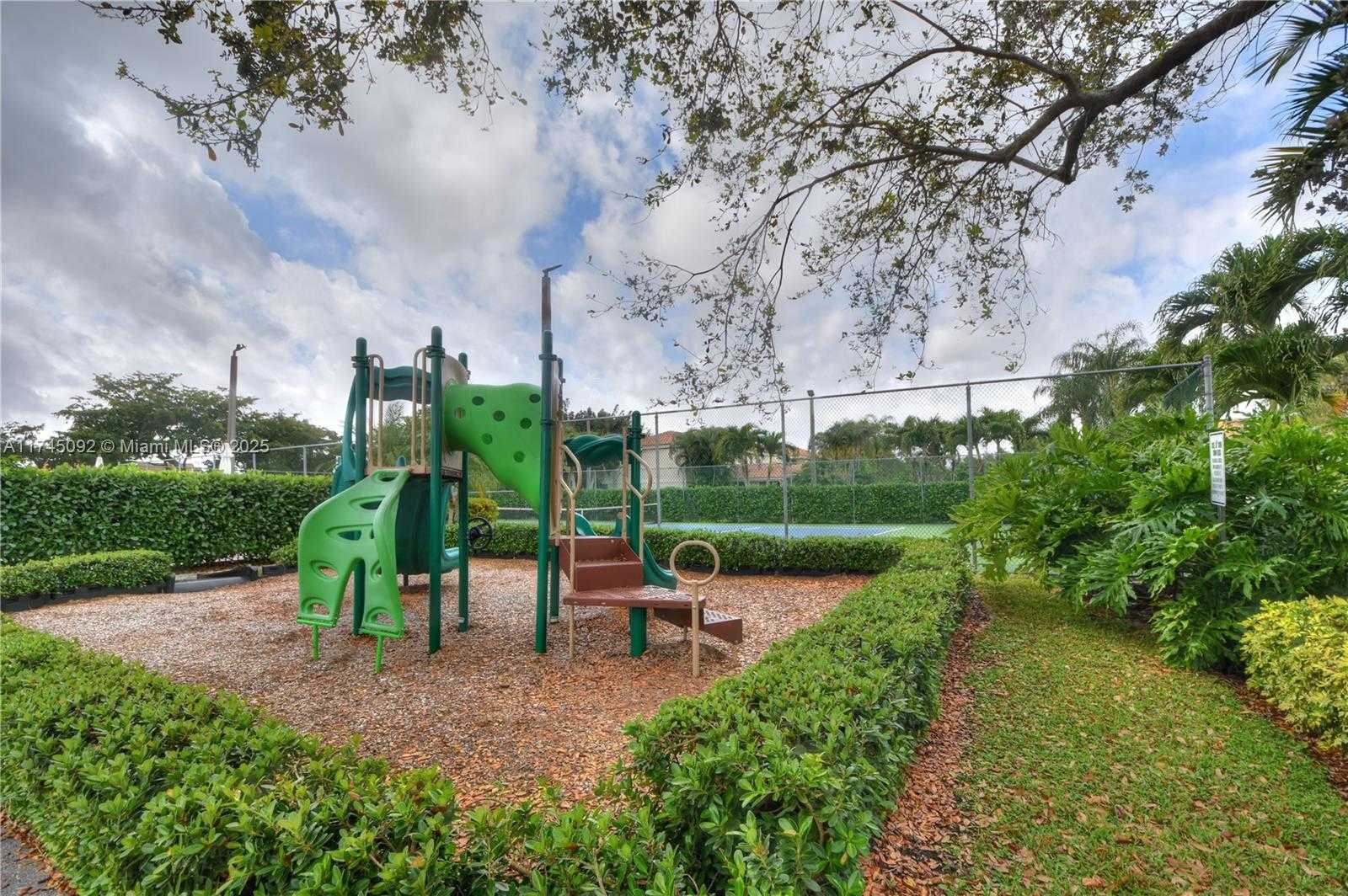 Small Image of 8639 Eagle Run Dr, Boca Raton, FL 33434, USA Number 34