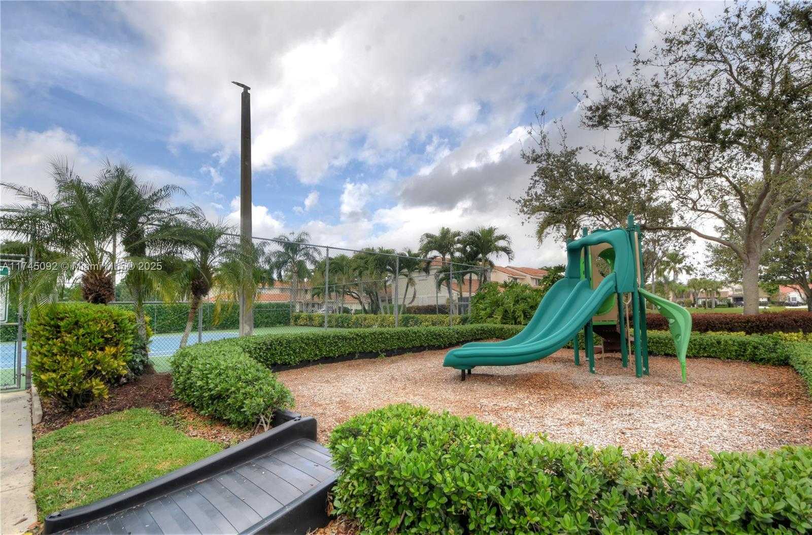 Small Image of 8639 Eagle Run Dr, Boca Raton, FL 33434, USA Number 35