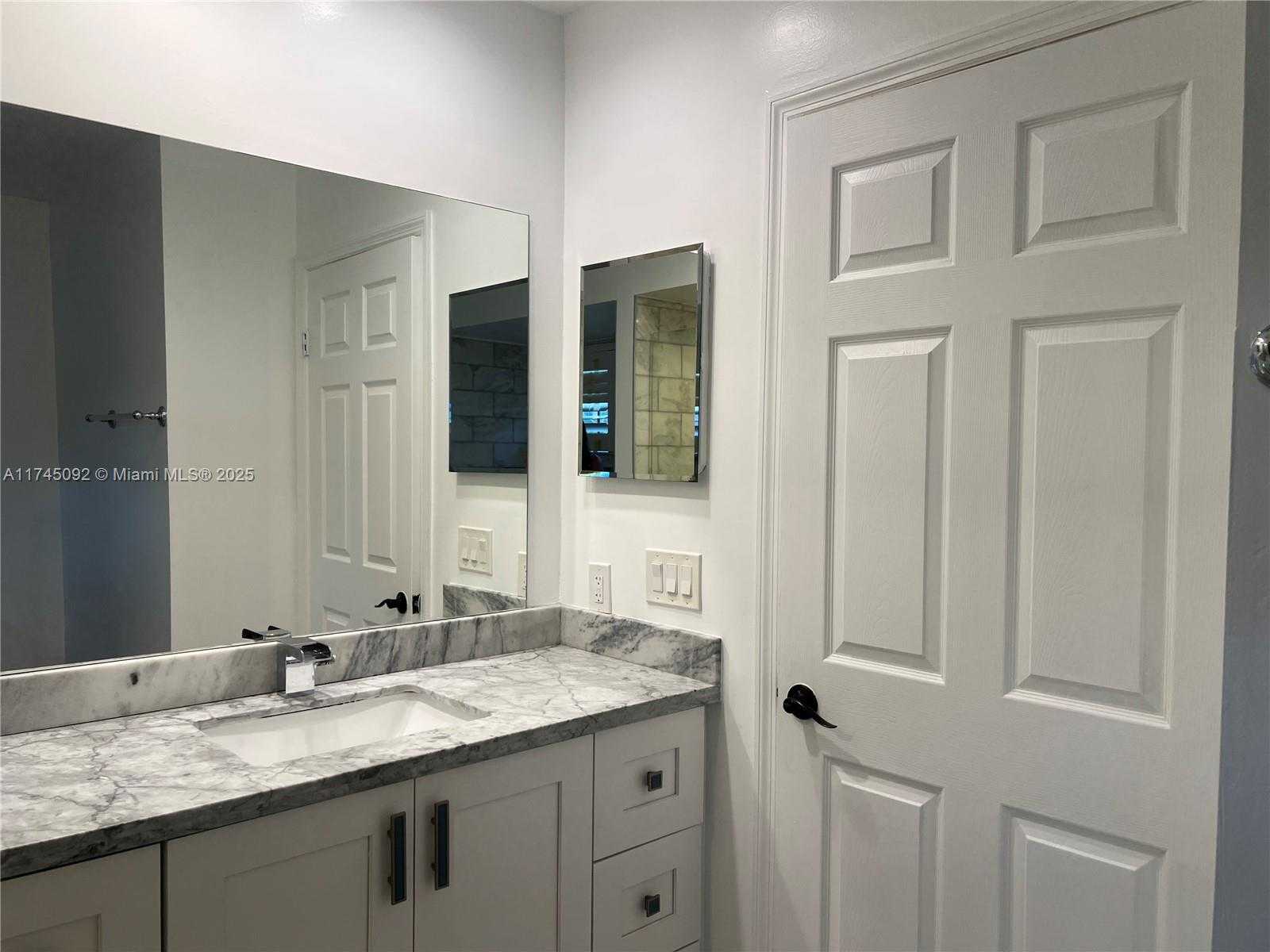 Small Image of 8639 Eagle Run Dr, Boca Raton, FL 33434, USA Number 4