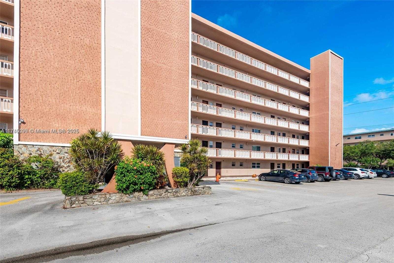 Small Image of 301 NORTH EAST 14TH AVE #201, Hallandale Beach Number 2