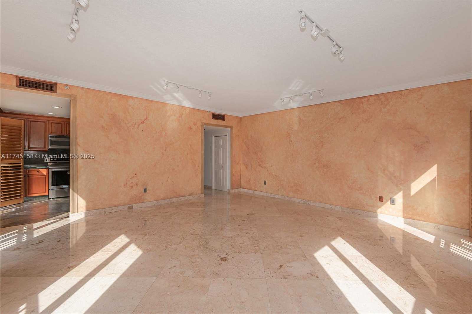 Small Image of 711 BILTMORE WAY #502, Coral Gables Number 6