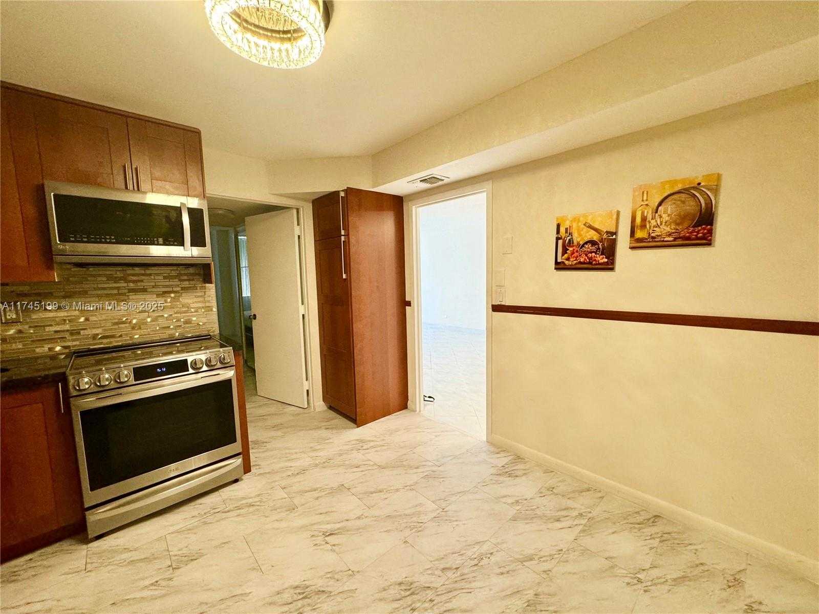 Small Image of 251 174 ST #1408, Sunny Isles Beach Number 11