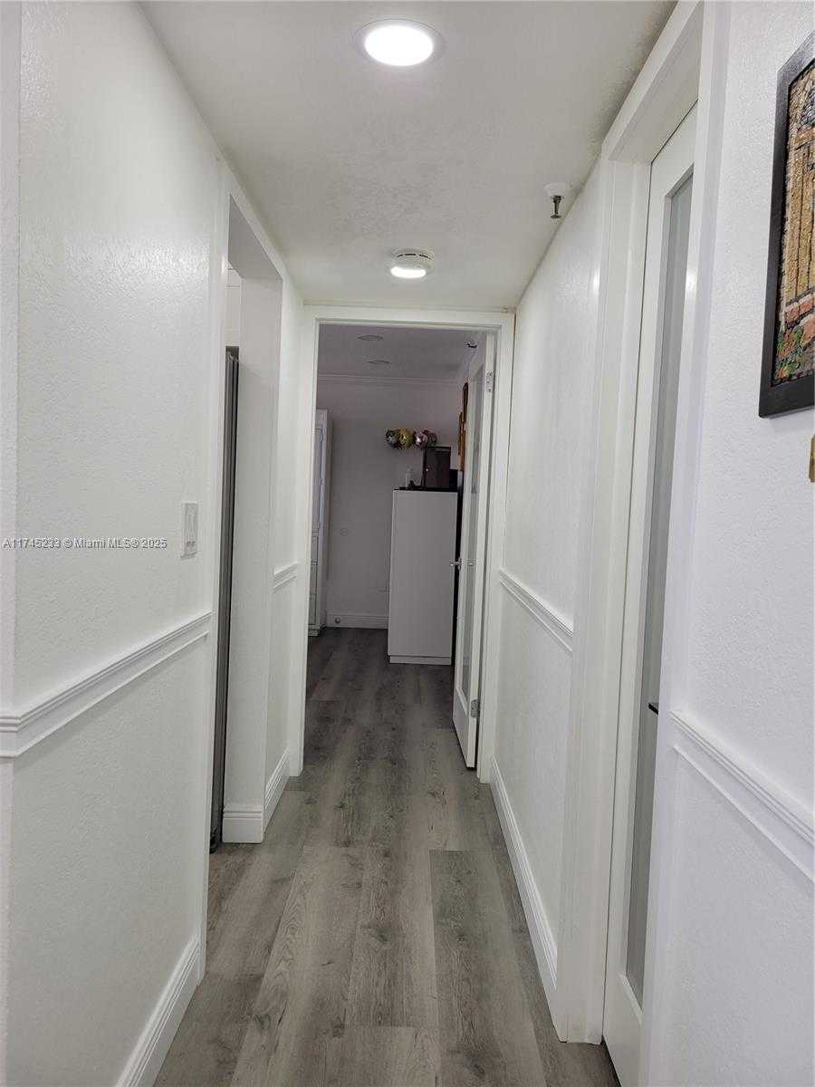 Small Image of 6061 Collins Ave, Miami Beach, FL 33141, USA Number 20