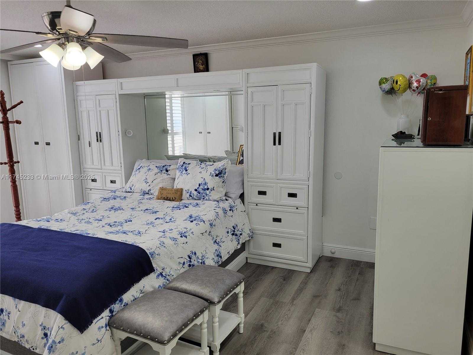 Small Image of 6061 Collins Ave, Miami Beach, FL 33141, USA Number 21