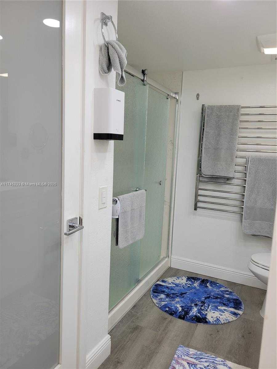 Small Image of 6061 Collins Ave, Miami Beach, FL 33141, USA Number 25