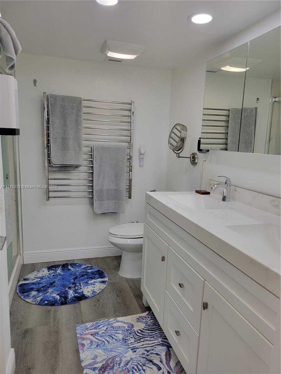 Small Image of 6061 Collins Ave, Miami Beach, FL 33141, USA Number 27
